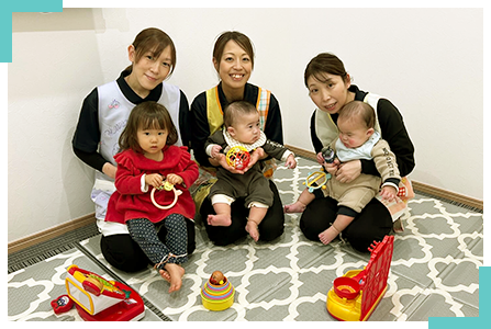 常時2~3名の託児スタッフが安全にお子様をお預かりします